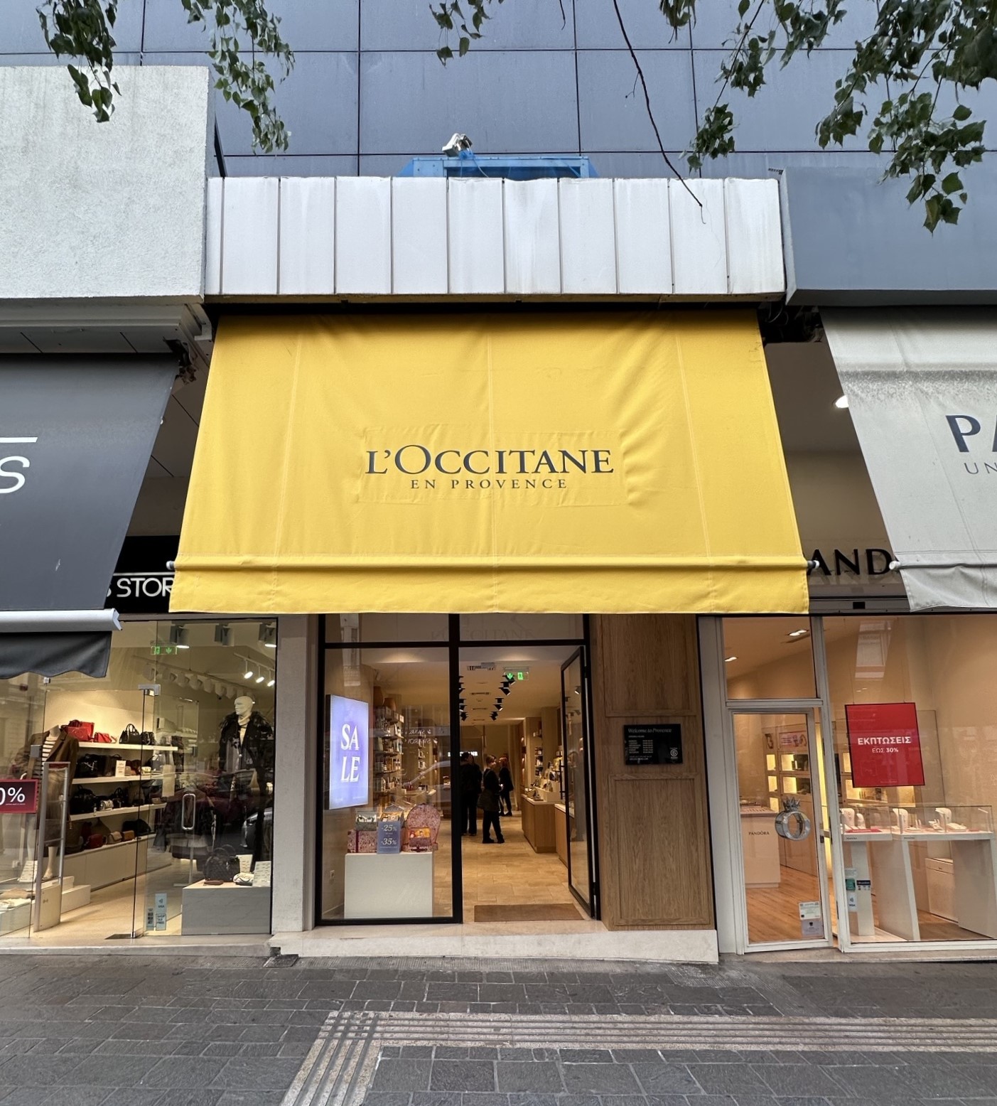 A 17 B Vasileos Georgiou Street Piraeus